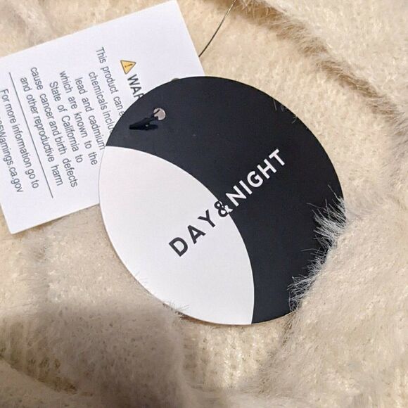 Day & Night Fuzzy Crop Cross Back Tank Bra Top Beige Cream Small NWT IST2124 - Picture 5 of 8